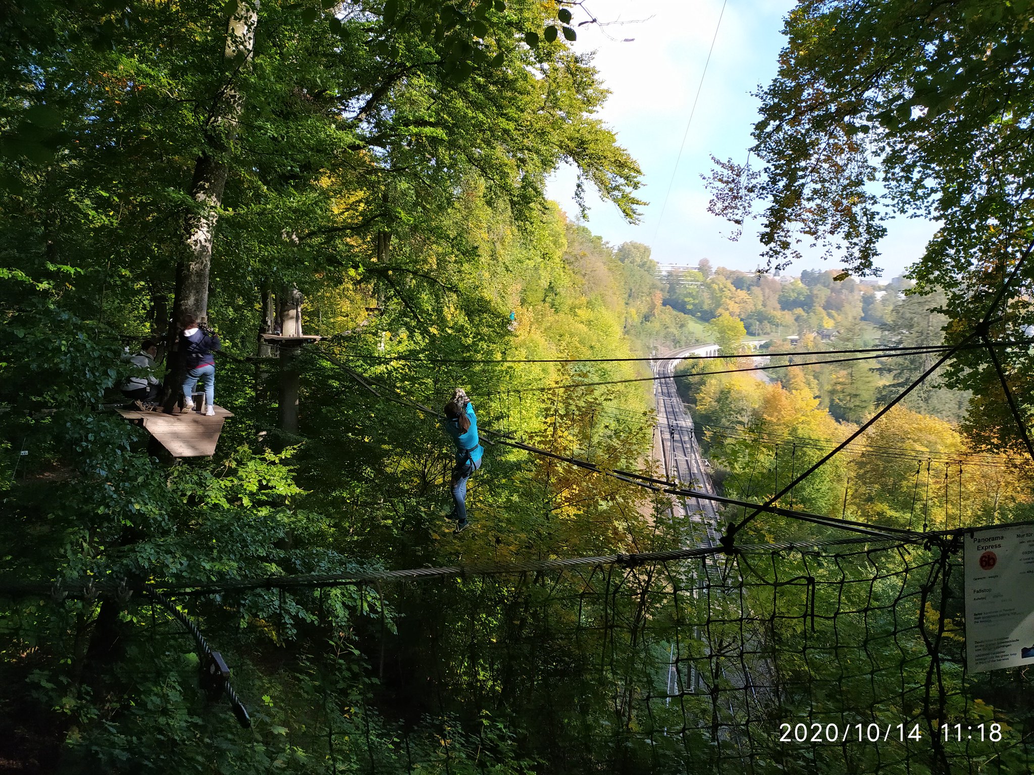 Hochseilgarten - von Baum zu Baum